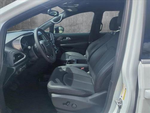 2025 Chrysler Pacifica L