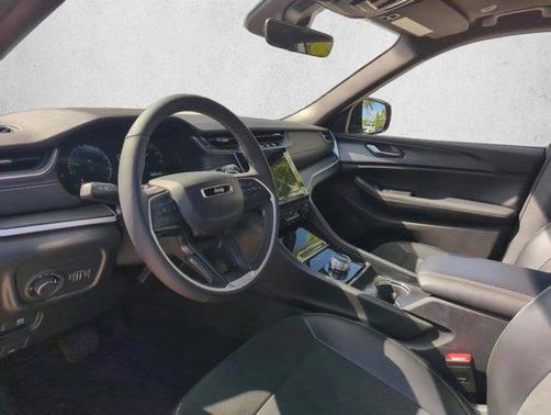 Baltic Gray Metallic Clearcoat 2025 Jeep Grand Cherokee Altitude