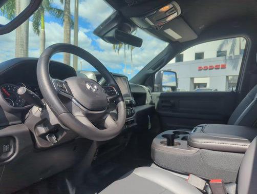 2026 RAM 2500 Tradesman Crew Cab 4x4 8' Box