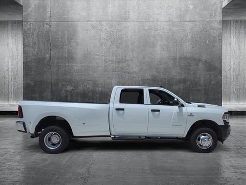 2022 RAM 3500 Tradesman Crew Cab 4x4 8' Box