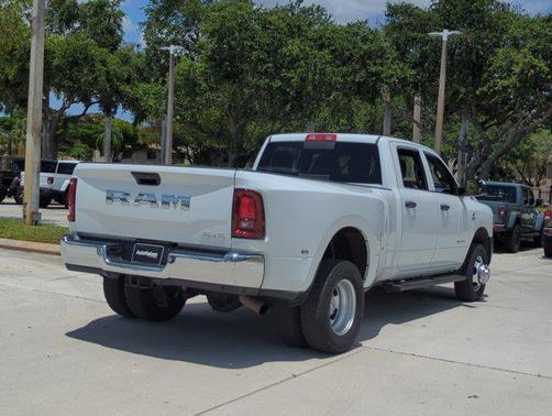 2022 RAM 3500 Tradesman Crew Cab 4x4 8' Box