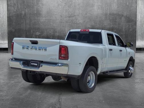 2022 RAM 3500 Tradesman Crew Cab 4x4 8' Box