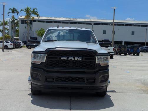 2022 RAM 3500 Tradesman Crew Cab 4x4 8' Box