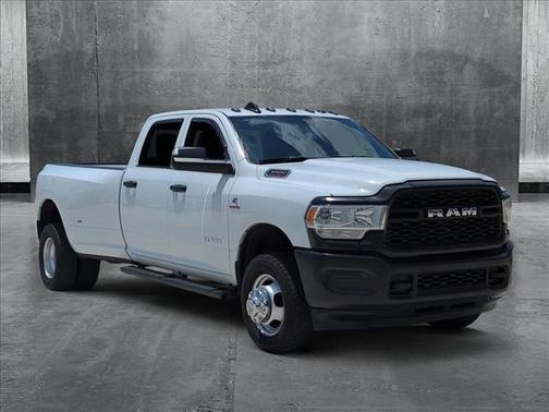 2022 RAM 3500 Tradesman Crew Cab 4x4 8' Box