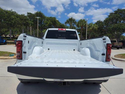 2022 RAM 3500 Tradesman Crew Cab 4x4 8' Box