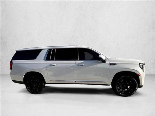 White Frost Tricoat 2022 GMC Yukon XL Denali