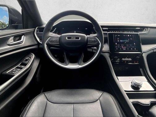 Silver Zynith 2025 Jeep Grand Cherokee Laredo