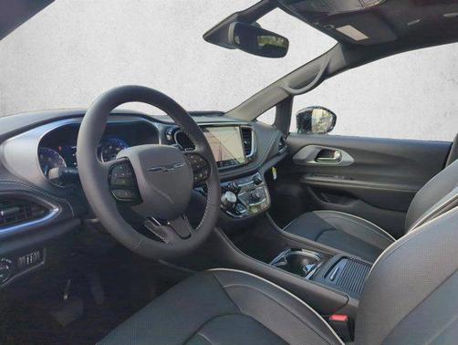 Bright White Clearcoat 2026 Chrysler Pacifica Limited