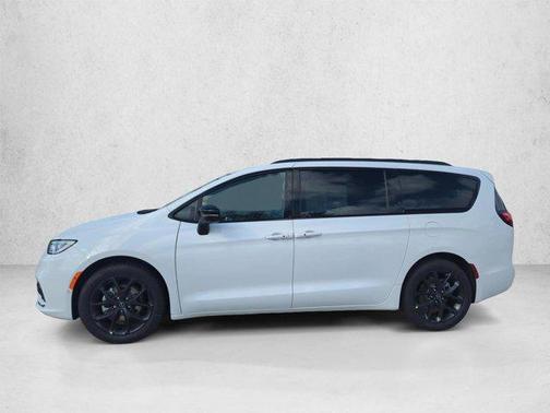 Bright White Clearcoat 2026 Chrysler Pacifica Limited