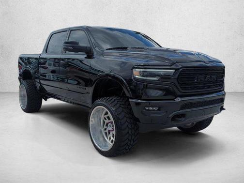 Diamond Black Crystal Pearlcoat 2023 RAM 1500 Limited