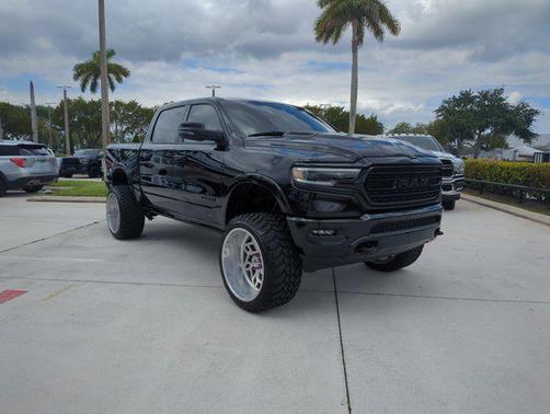 Diamond Black Crystal Pearlcoat 2023 RAM 1500 Limited