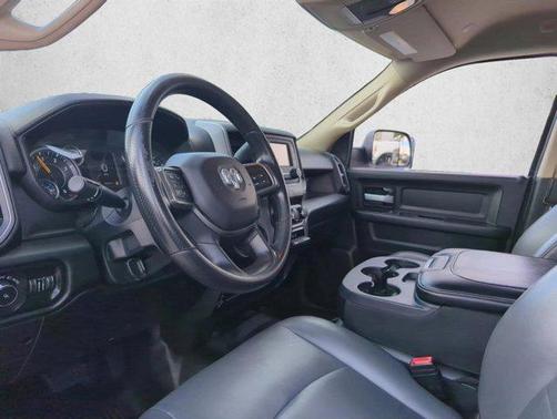 Bright White Clearcoat 2019 RAM 3500 Tradesman Crew Cab 4x2 8' Box
