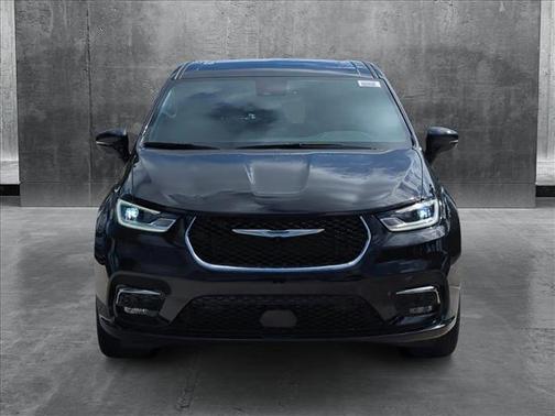 2025 Chrysler Pacifica L