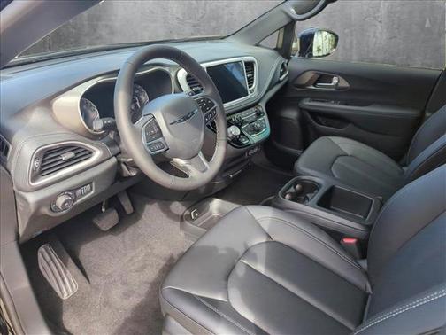 2025 Chrysler Pacifica L