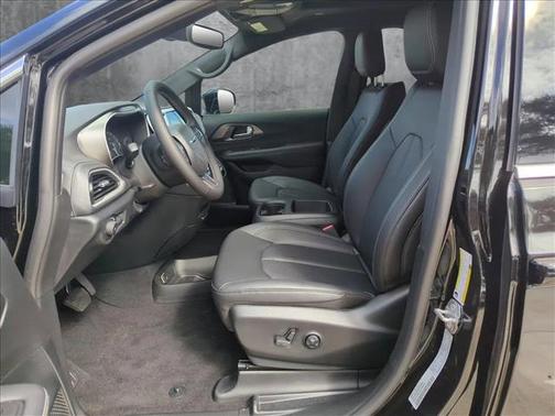 2025 Chrysler Pacifica L