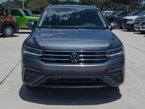 Platinum Gray Metallic 2023 Volkswagen Tiguan 2.0T SE