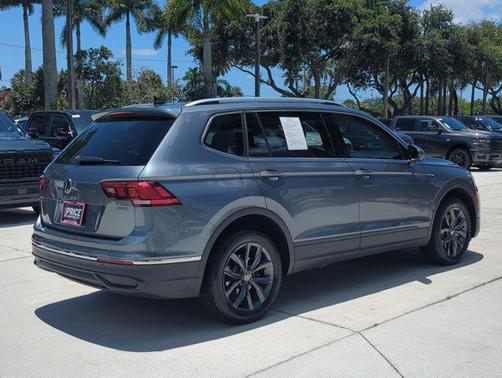 Platinum Gray Metallic 2023 Volkswagen Tiguan 2.0T SE