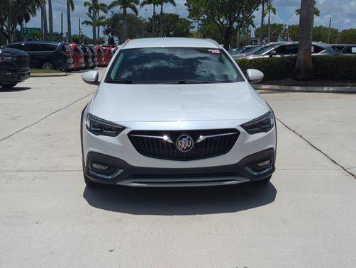 2018 Buick Regal TourX Essence