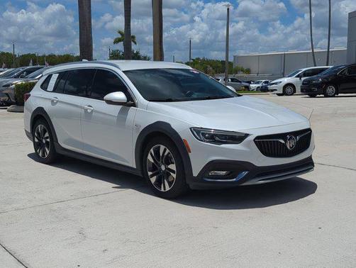2018 Buick Regal TourX Essence