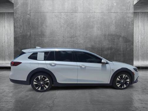 2018 Buick Regal TourX Essence