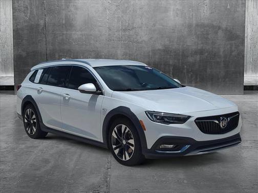 2018 Buick Regal TourX Essence