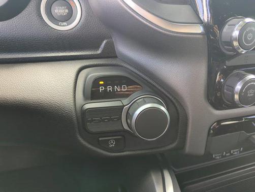 Diamond Black Crystal Pearlcoat 2025 RAM 1500 Big Horn/Lone Star