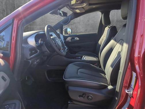 2025 Chrysler Pacifica Hybrid Premium S Appearance Pkg