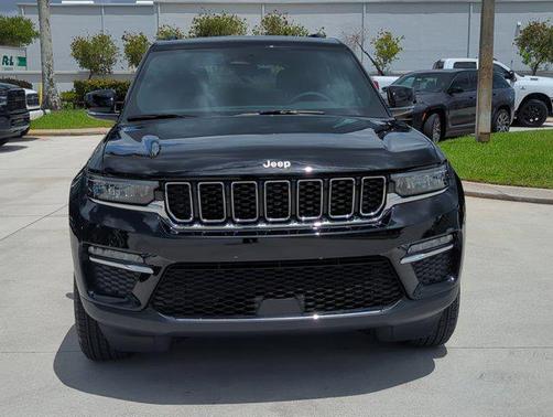 Diamond Black Crystal Pearlcoat 2025 Jeep Grand Cherokee Limited