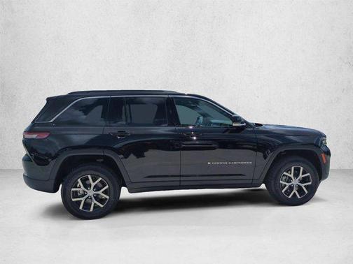 Diamond Black Crystal Pearlcoat 2025 Jeep Grand Cherokee Limited
