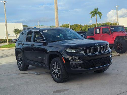 Diamond Black Crystal Pearlcoat 2025 Jeep Grand Cherokee Limited