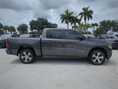Granite Crystal Metallic Clearcoat 2024 RAM 1500 Laramie