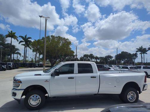 2025 RAM 3500 Tradesman Crew Cab 4x4 8' Box