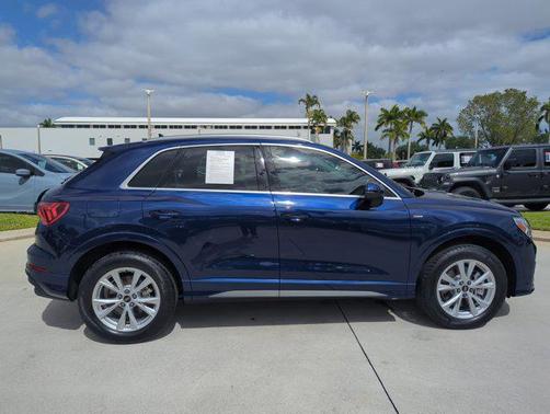 Navarra Blue Metallic 2025 Audi Q3 Premium 45 TFSI S line quattro Tiptronic