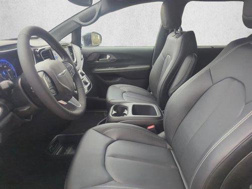 Silver Mist Clearcoat 2026 Chrysler Pacifica L