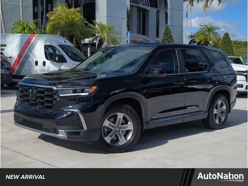 Crystal Black Pearl 2024 Honda Pilot EX-L 7 Passenger