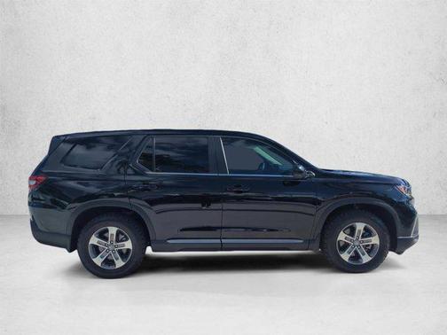 Crystal Black Pearl 2024 Honda Pilot EX-L 7 Passenger