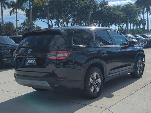 Crystal Black Pearl 2024 Honda Pilot EX-L 7 Passenger