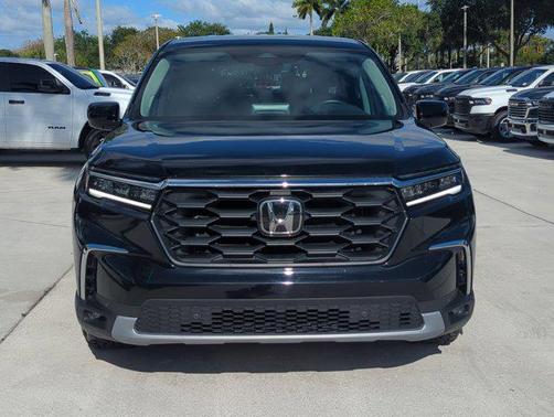 Crystal Black Pearl 2024 Honda Pilot EX-L 7 Passenger
