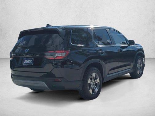 Crystal Black Pearl 2024 Honda Pilot EX-L 7 Passenger