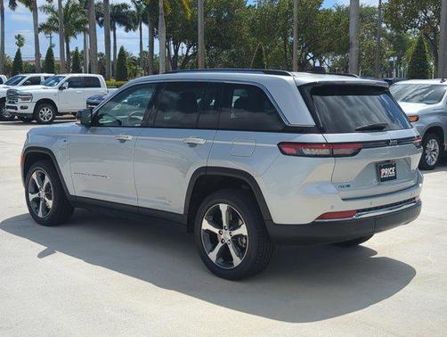 Silver Zynith 2022 Jeep Grand Cherokee 4xe Base