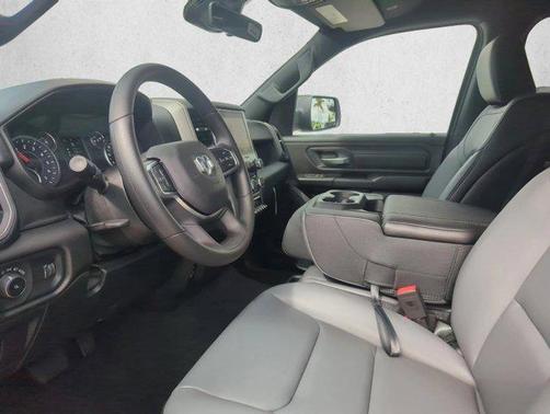 Diamond Black Crystal Pearlcoat 2026 RAM 1500 Tradesman