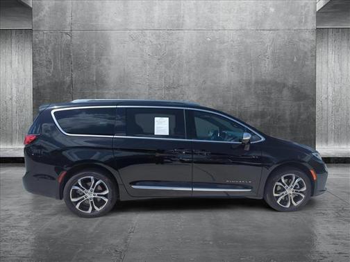 2025 Chrysler Pacifica L