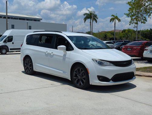 2019 Chrysler Pacifica Touring-L Plus