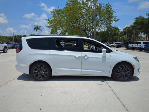 2019 Chrysler Pacifica Touring-L Plus