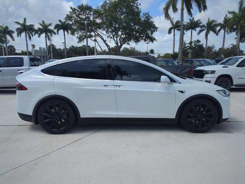 Pearl White Multi-Coat 2017 Tesla Model X 90D