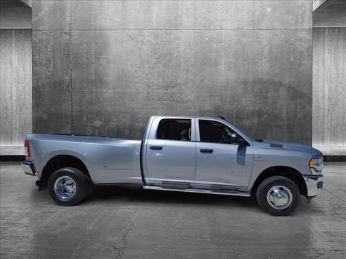 2020 RAM 3500 Tradesman Crew Cab 4x4 8' Box