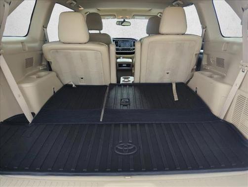 Creme Brulee Mica 2015 Toyota Highlander XLE