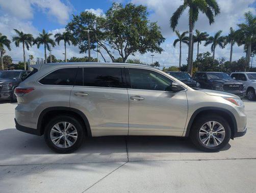 Creme Brulee Mica 2015 Toyota Highlander XLE