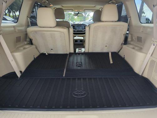 Creme Brulee Mica 2015 Toyota Highlander XLE