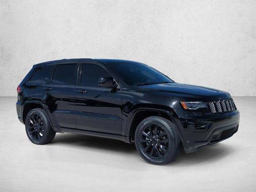Diamond Black Crystal Pearlcoat 2022 Jeep Grand Cherokee Laredo